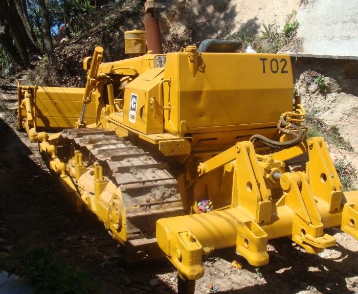 <p>
	Marca&nbsp;&nbsp;&nbsp; - Caterpillar &nbsp;<br />
	Escarificador (Ripper)<br />
	Ancho de hoja&nbsp;&nbsp; - 3.65 m.&nbsp;<br />
	Capacidad de hoja - 3.18 m3<br />
	Consumo promedio - 6 gal/hr<br />
	Capacidad dep&oacute;sito - 78 gal.</p>